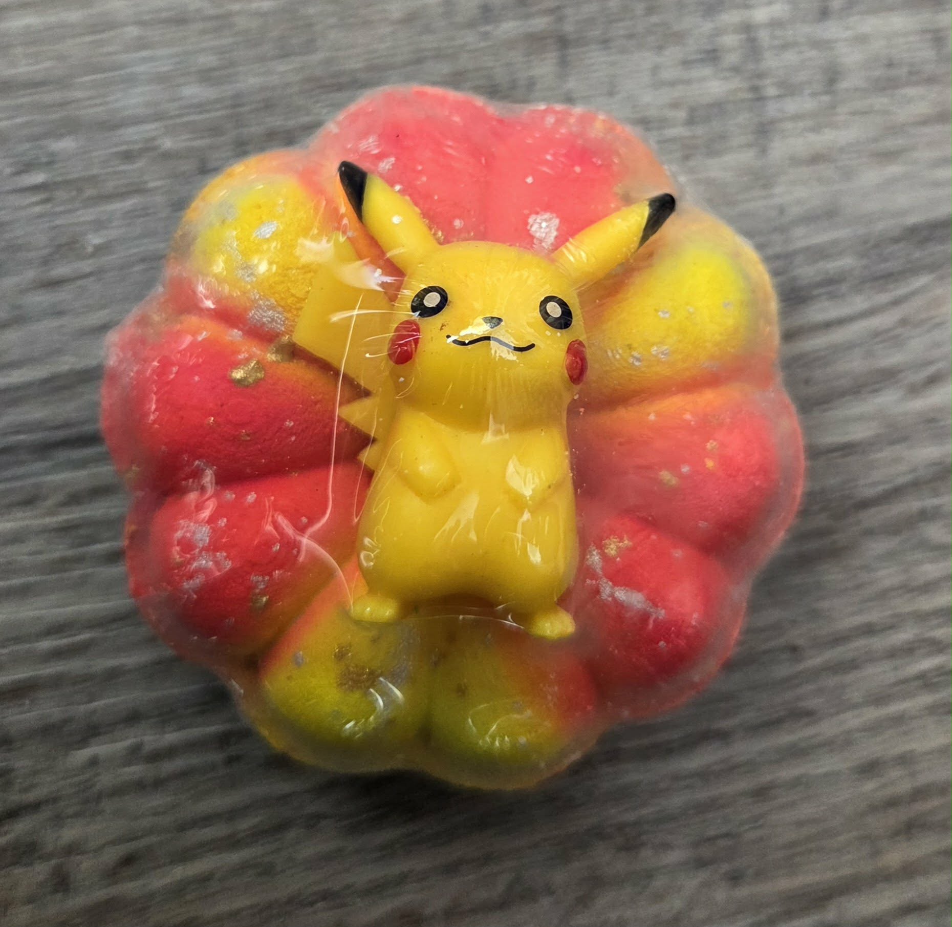 Bombe de bain effervescente - avec jouet Pikachu Pokemon